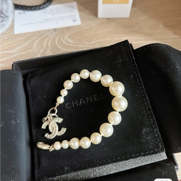 Chanel Pearl Bracelet - Picture 1 of 2